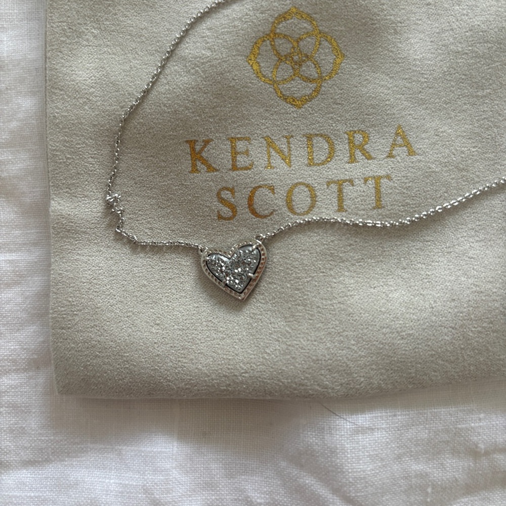 Kendra Scott Ari heart sliver necklace